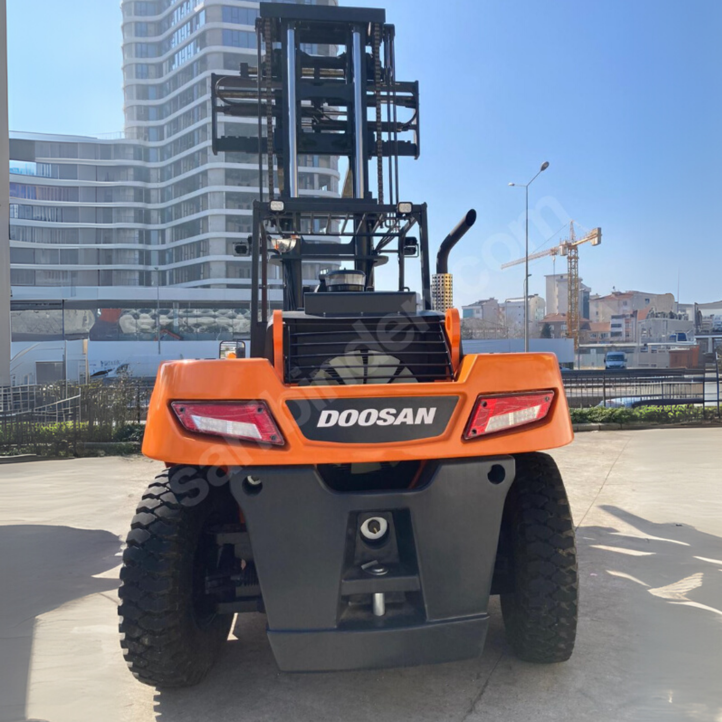 16-tons Doosan Gaffeltruck til Udlejning – 2023