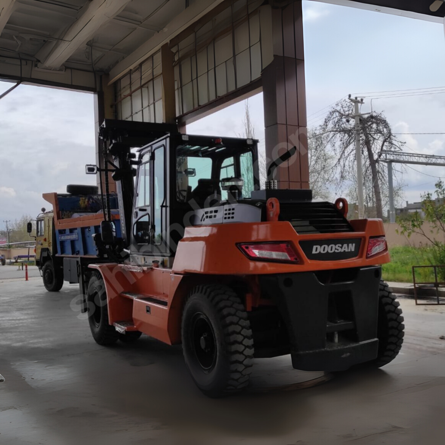 16-Ton Doosan Forklift for Rent – 2023